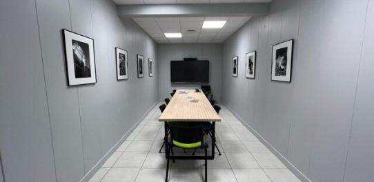 Salle de réunion dans nos bureaux à Alençon